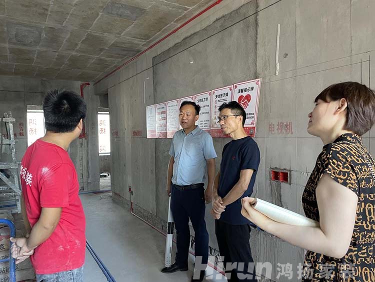 高標交付 一線落地丨尊重愛護優秀工匠,踐行“高標準 選鴻揚” 高標交付 一線落地丨尊重愛護優秀工匠,踐行“高標準 選鴻揚”