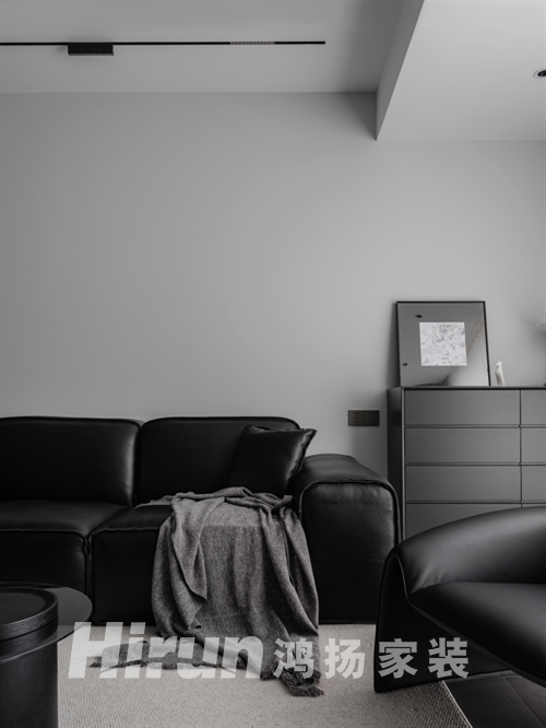 摩登都市中的神秘——新生代菁英人群的“暗黑”藝術