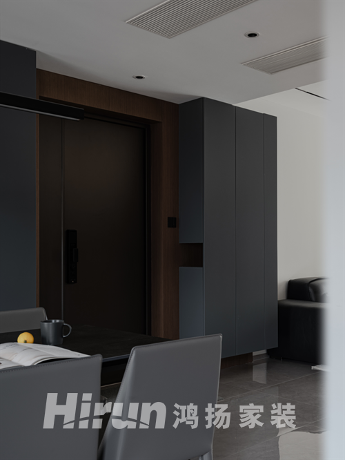 摩登都市中的神秘——新生代菁英人群的“暗黑”藝術