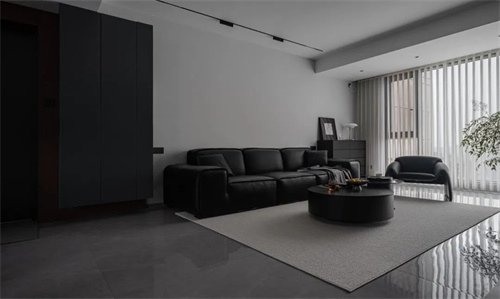 摩登都市中的神秘——新生代菁英人群的“暗黑”藝術