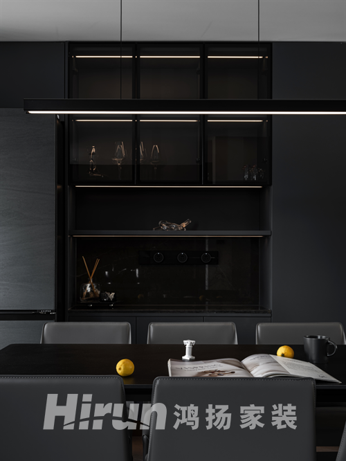 摩登都市中的神秘——新生代菁英人群的“暗黑”藝術