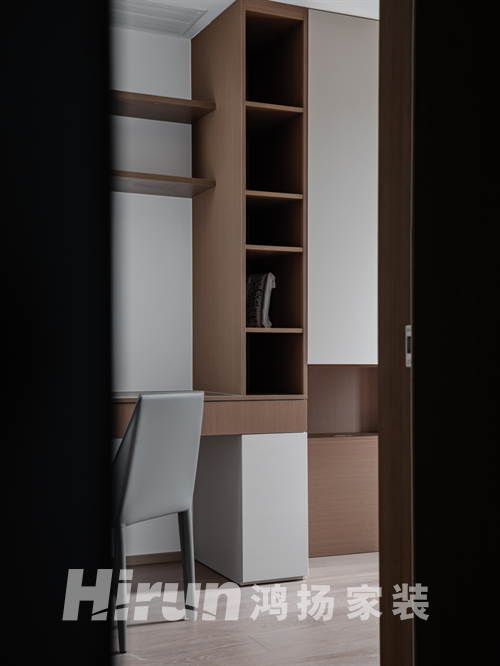 摩登都市中的神秘——新生代菁英人群的“暗黑”藝術